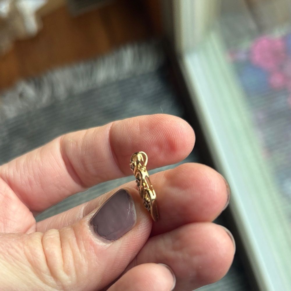 10K stamped Gold Tri-Heart Pendent with diamonds made in Italy - Picture 5 of 9
